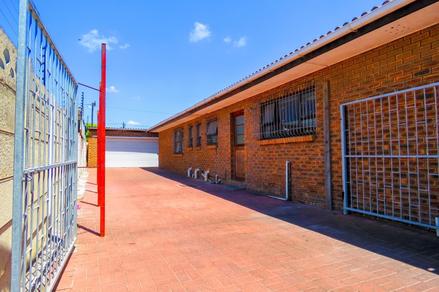 5 Bedroom Property for Sale in Riverton Western Cape